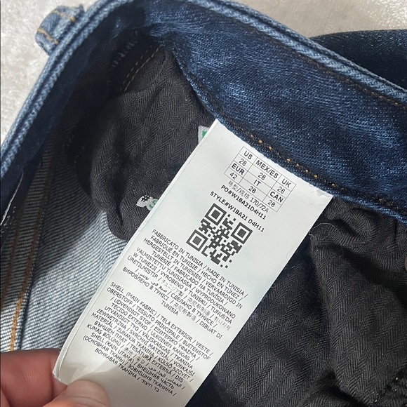 GUESS High Rise Distressed Blue Jeans - Picture 4 of 9